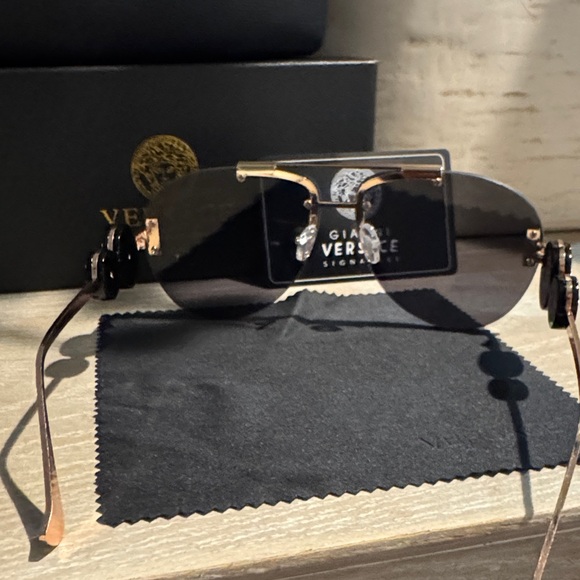 Versace Black Sunglasses with Gradient Lenses main image 5